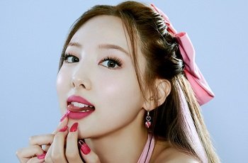 Nayeon TWICE bị lộ clip mây mưa với đại gia